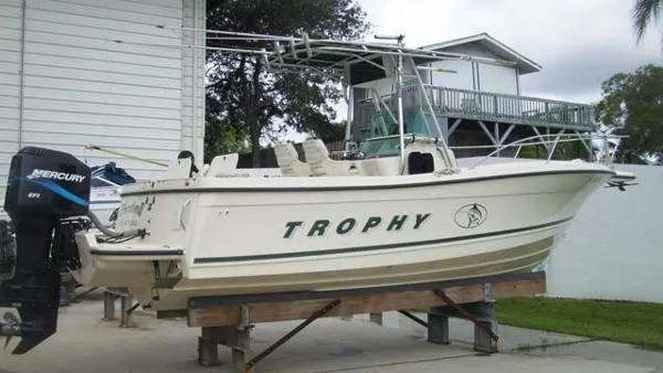Slide: The Image of Bayliner 2503 Center Console 2000 - 0