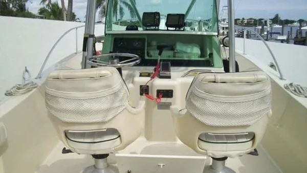 Slide: The Image of Bayliner 2503 Center Console 2000 - 11