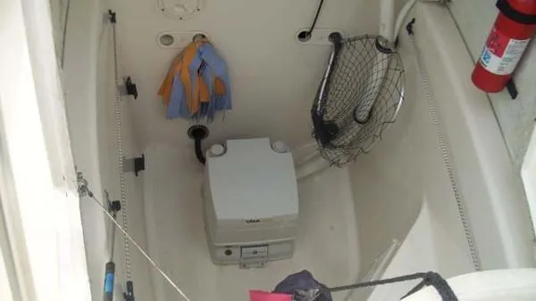 Slide: The Image of Bayliner 2503 Center Console 2000 - 3