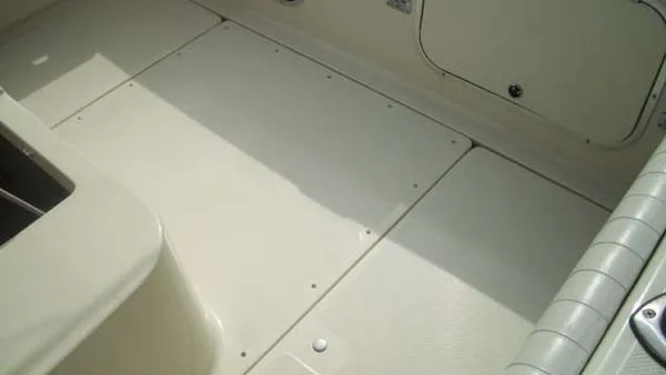 Slide: The Image of Bayliner 2503 Center Console 2000 - 5