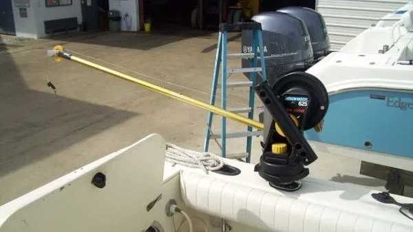 Slide: The Image of Bayliner 2503 Center Console 2000 - 6