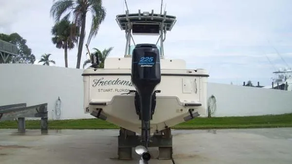 Slide: The Image of Bayliner 2503 Center Console 2000 - 8