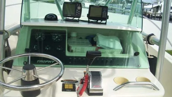 Slide: The Image of Bayliner 2503 Center Console 2000 - 9