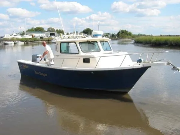 Slide: The Image of Parker Marine 2520 Sport Cabin 1999 - 2