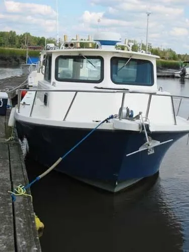 Slide: The Image of Parker Marine 2520 Sport Cabin 1999 - 3