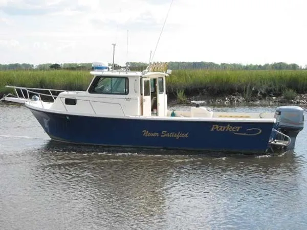 Slide: The Image of Parker Marine 2520 Sport Cabin 1999 - 4