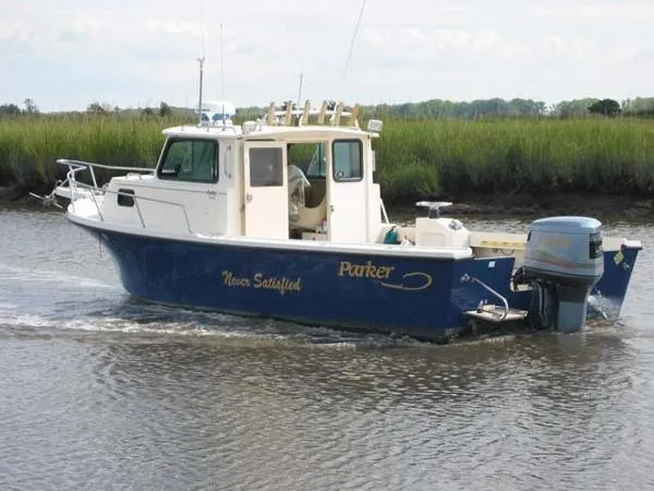 Slide: The Image of Parker Marine 2520 Sport Cabin 1999 - 5
