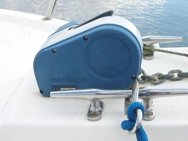 Slide: The Image of Parker Marine 2520 Sport Cabin 1999 - 7