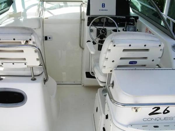 Slide: The Image of Boston Whaler Conquest 2001 - 10