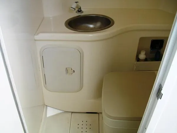 Slide: The Image of Boston Whaler Conquest 2001 - 4