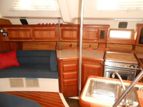 Slide: The Image of Hunter 42 Passage Sloop 1994 - 5