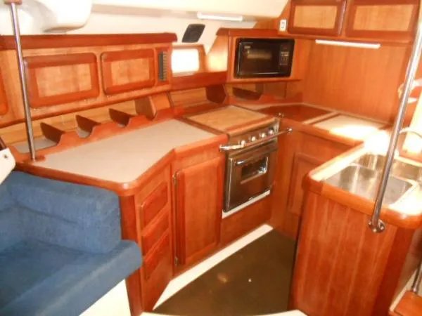 Slide: The Image of Hunter 42 Passage Sloop 1994 - 6