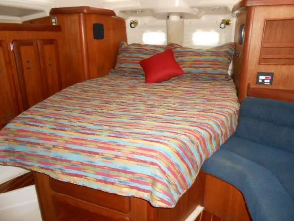 Slide: The Image of Hunter 42 Passage Sloop 1994 - 8