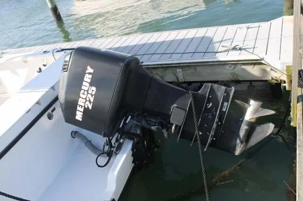 Slide: The Image of Bayliner Trophy 2503 CC 1996 - 10