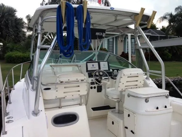 Slide: The Image of Boston Whaler 26 Conquest 2001 - 6
