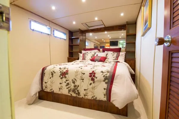 Slide: The Image of Chris-Craft Roamer Motoryacht 1974 - 11