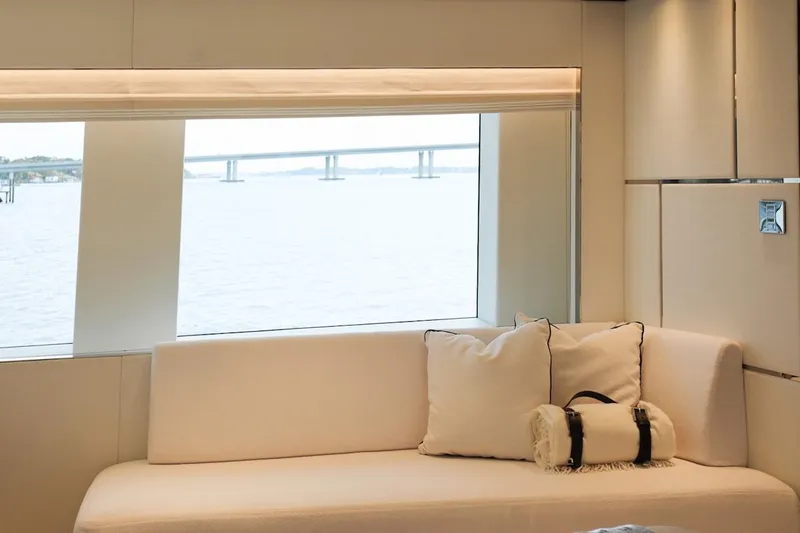 Slide: The Image of Majesty 120 2025 - 70