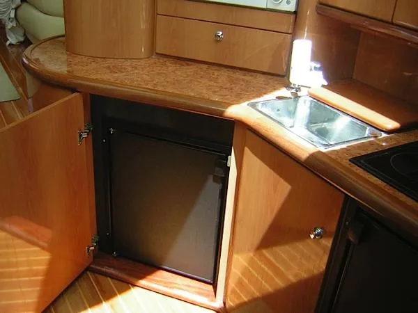 Slide: The Image of Sealine F44 Flybridge 1998 - 11