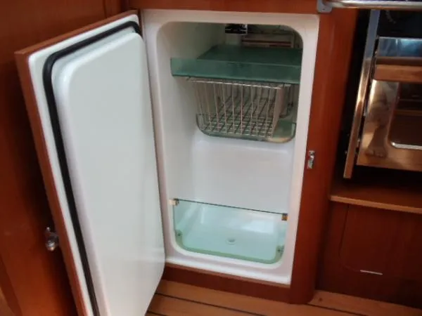 Slide: The Image of Beneteau 373 2007 - 10