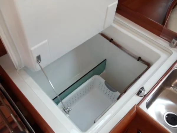Slide: The Image of Beneteau 373 2007 - 11