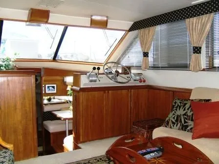 Slide: The Image of Californian Double Cabin Motor Yacht 1990 - 6