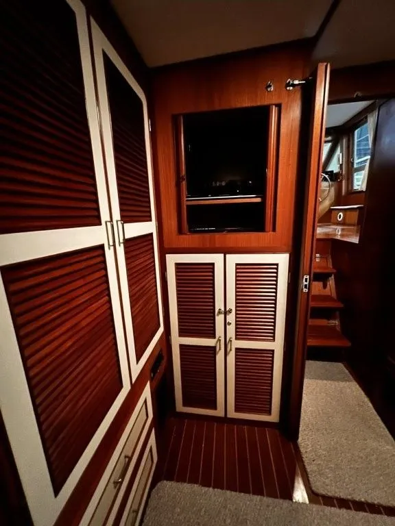 Slide: The Image of Hi-Star 48 Sundeck 1989 - 48