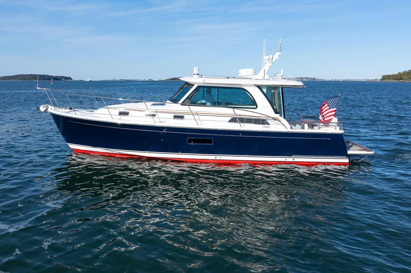 Slide: The Image of 2022 Sabre 38 SE yacht cruising on open water under clear blue skies. - 3