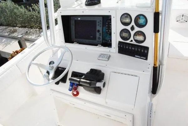 Slide: The Image of Regulator Marine 26 Sportfish 2005 - 11