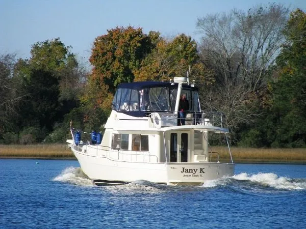 Slide: The Image of Mainship *Flybridge Trawler* 2004 - 0