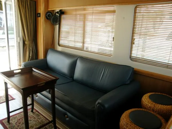 Slide: The Image of Mainship *Flybridge Trawler* 2004 - 1