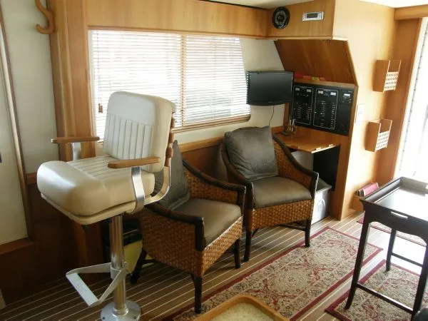 Slide: The Image of Mainship *Flybridge Trawler* 2004 - 3