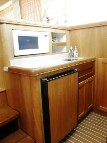 Slide: The Image of Mainship *Flybridge Trawler* 2004 - 6