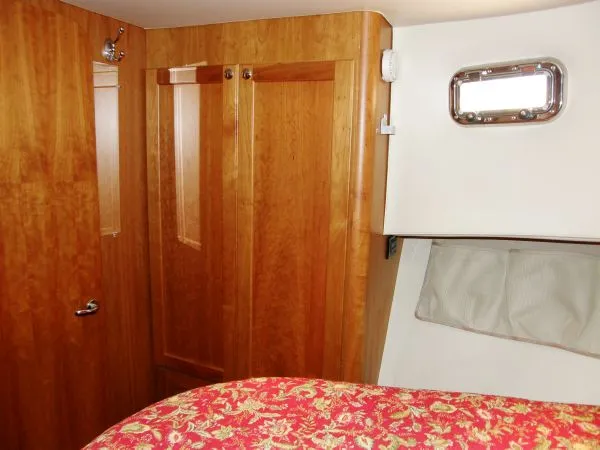 Slide: The Image of Mainship *Flybridge Trawler* 2004 - 9