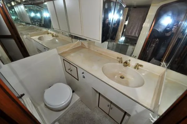 Slide: The Image of Hyatt 49 Motor Yacht 1994 - 10