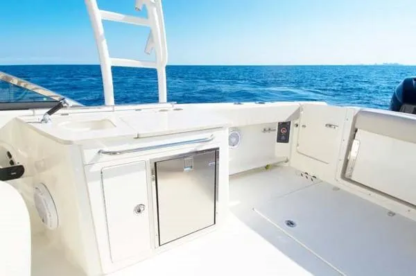 Slide: The Image of Boston Whaler 27 Vantage Dual Console 2013 - 10