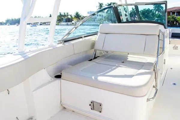 Slide: The Image of Boston Whaler 27 Vantage Dual Console 2013 - 6