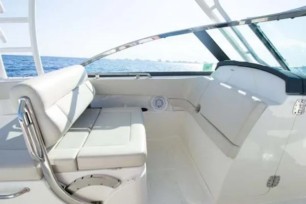 Slide: The Image of Boston Whaler 27 Vantage Dual Console 2013 - 7