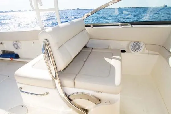 Slide: The Image of Boston Whaler 27 Vantage Dual Console 2013 - 8