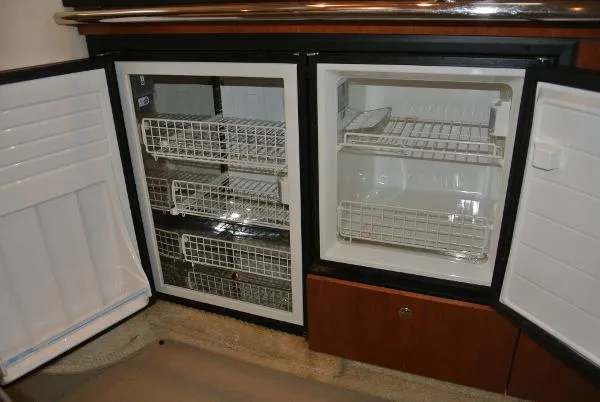 Slide: The Image of Sea Ray 36 Sundancer 2003 - 9
