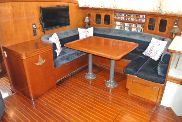 Slide: The Image of Gulfstar 54 Sailcruiser 1986 - 4