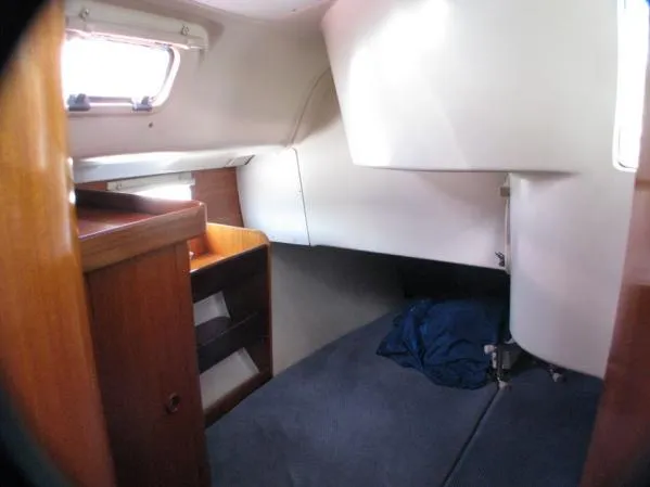 Slide: The Image of Beneteau Oceanis 400 Three (3) Cabin 1994 - 10