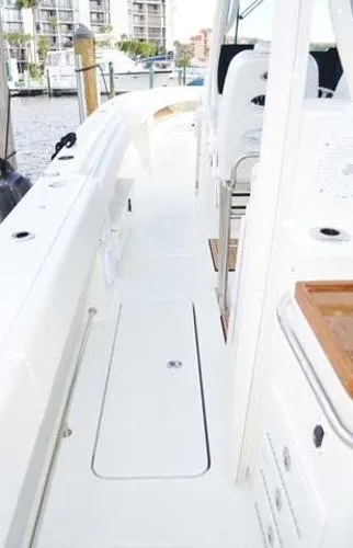 Slide: The Image of Hydra-Sports 4200 Center Console 2014 - 10