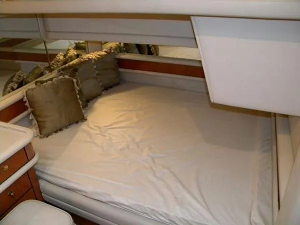 Slide: The Image of Sea Ray 560 Sedan Bridge 2000 - 4