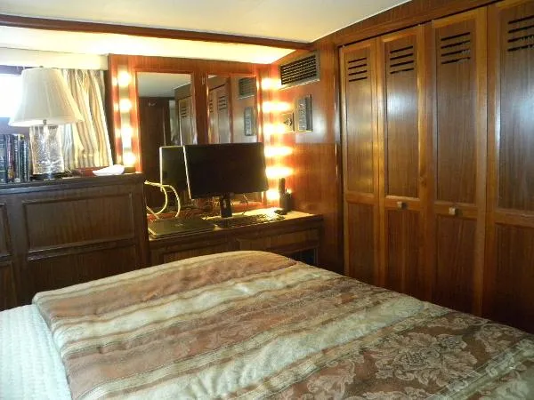 Slide: The Image of Hatteras Flybridge Motor Yacht 1986 - 10