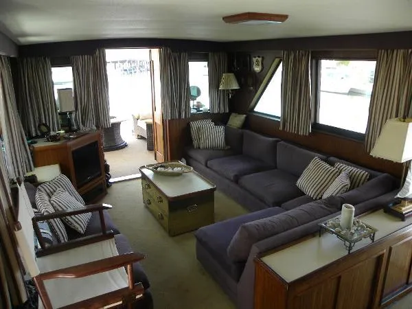 Slide: The Image of Hatteras Flybridge Motor Yacht 1986 - 4