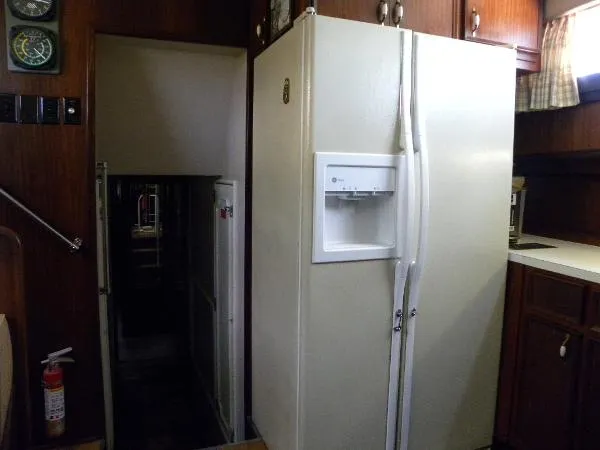 Slide: The Image of Hatteras Flybridge Motor Yacht 1986 - 8