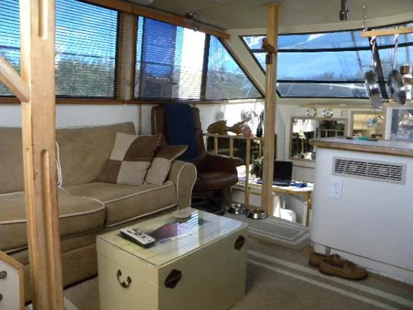 Slide: The Image of Chris-Craft 372 Catalina 1990 - 7