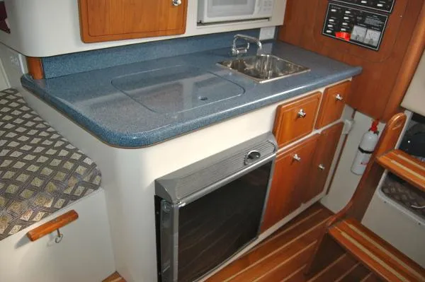 Slide: The Image of Pursuit 3070 Offshore Express 2005 - 4