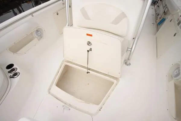 Slide: The Image of Boston Whaler 320 Outrage 2004 - 7