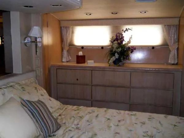 Slide: The Image of Hatteras Cockpit Motoryacht 1992 - 6